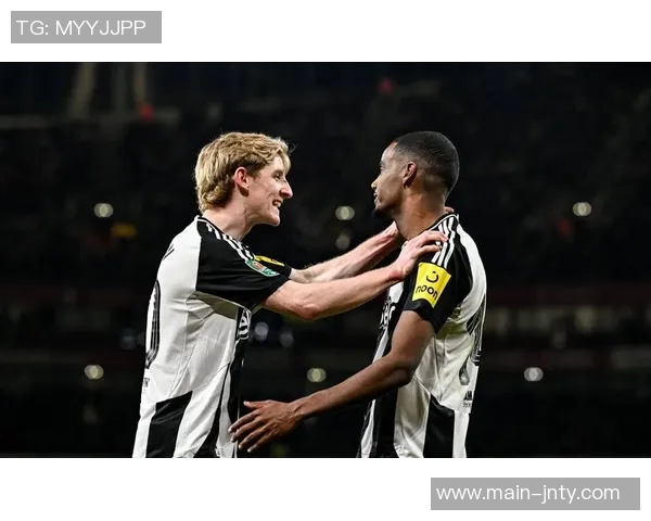 纽卡后卫沙尔合同明年到期或将在冬窗转会离队 纽卡后卫沙尔合同明年到期或将在冬窗转会离队