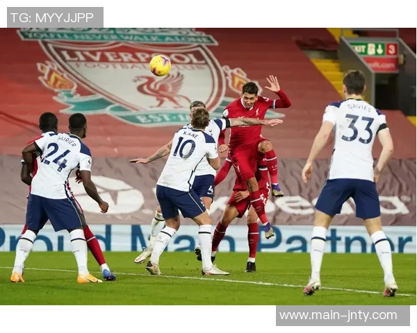 热刺球迷对球队推出的高价围巾表示强烈不满引发热议