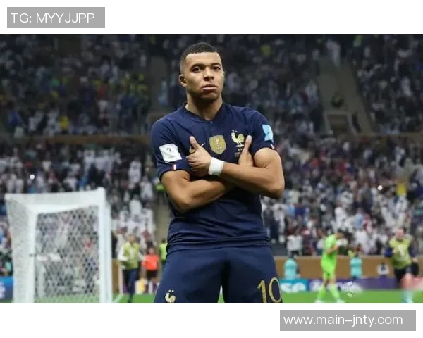 姆巴佩弟弟法甲崭露头角8场3球助球队紧追榜首庆祝动作致敬哥哥