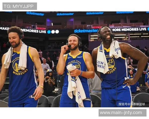 追梦与库里携手共进各展风采共同引领球队的精彩旅程